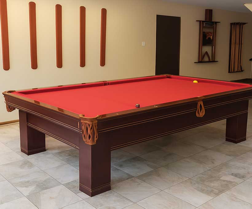 Mesa de billar RYTAWA en color vino, opción ideal para tu sala de juegos y ocio. Calidad y diseño en mesas de billar.